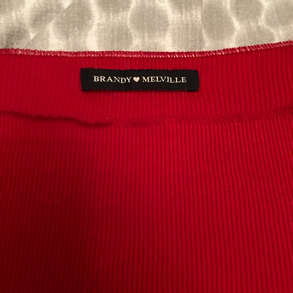 Brandy Melville red ribbed cropped shirt - Picture 2 of 3